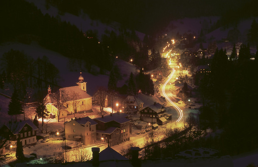 1352830-noc-kostel.jpg